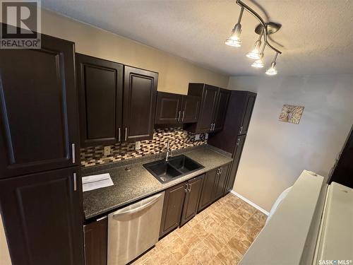 105G 141 105Th Street W, Saskatoon, SK - Indoor Photo Showing Kitchen With Double Sink