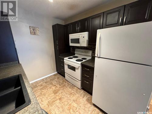 105G 141 105Th Street W, Saskatoon, SK - Indoor Photo Showing Kitchen