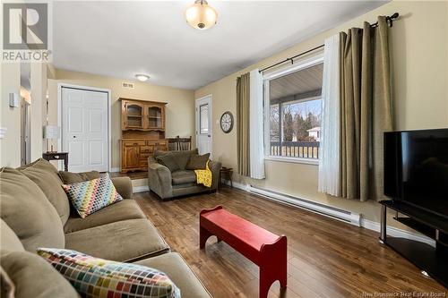 21 Maplehurst, Salisbury, NB - Indoor Photo Showing Living Room