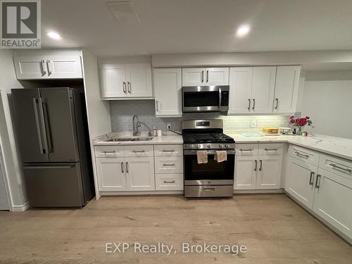 7664 Green Vista Gate, Niagara Falls (220 - Oldfield), ON - Indoor Photo Showing Kitchen