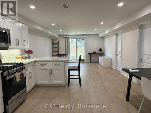 7664 Green Vista Gate, Niagara Falls (220 - Oldfield), ON - Indoor Photo Showing Kitchen