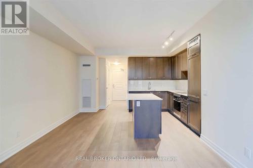 1110 - 9075 Jane Street, Vaughan, ON - Indoor Photo Showing Kitchen