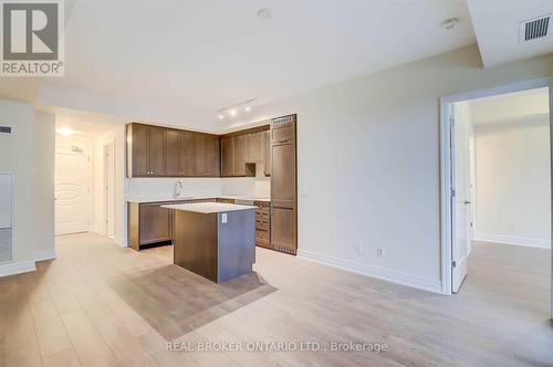 1110 - 9075 Jane Street, Vaughan, ON - Indoor Photo Showing Kitchen