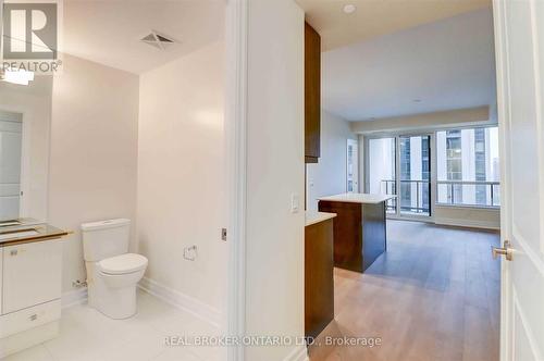 1110 - 9075 Jane Street, Vaughan, ON - Indoor Photo Showing Bathroom