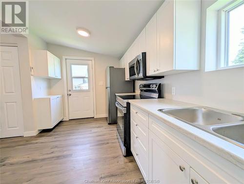 17/19 Oak Street, Wallaceburg, ON - Indoor Photo Showing Kitchen With Double Sink