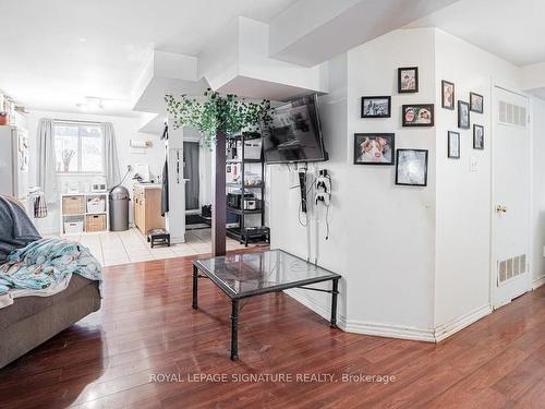 2103 Theoden Crt, Pickering, ON - Indoor Photo Showing Living Room