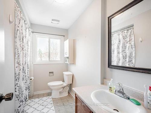 2103 Theoden Crt, Pickering, ON - Indoor Photo Showing Bathroom