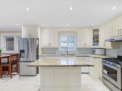 31 Liscombe Rd, Toronto, ON - Indoor Photo Showing Kitchen