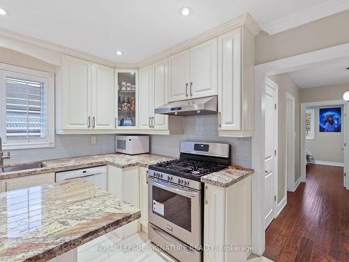 31 Liscombe Rd, Toronto, ON - Indoor Photo Showing Kitchen