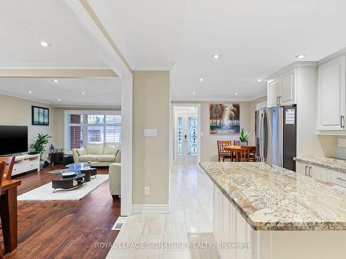 31 Liscombe Rd, Toronto, ON - Indoor Photo Showing Kitchen With Upgraded Kitchen