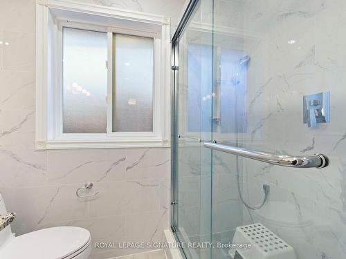 31 Liscombe Rd, Toronto, ON - Indoor Photo Showing Bathroom