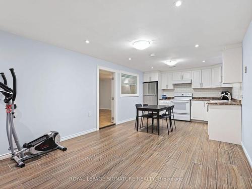 31 Liscombe Rd, Toronto, ON - Indoor