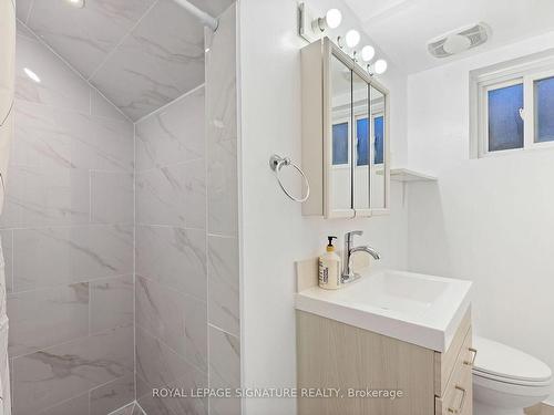 31 Liscombe Rd, Toronto, ON - Indoor Photo Showing Bathroom