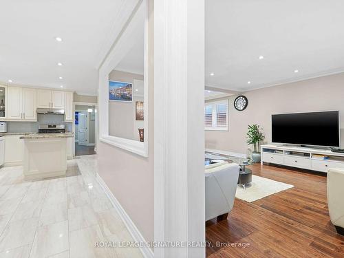 31 Liscombe Rd, Toronto, ON - Indoor Photo Showing Kitchen