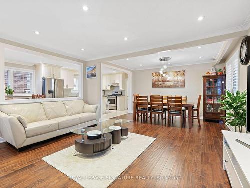 31 Liscombe Rd, Toronto, ON - Indoor Photo Showing Living Room