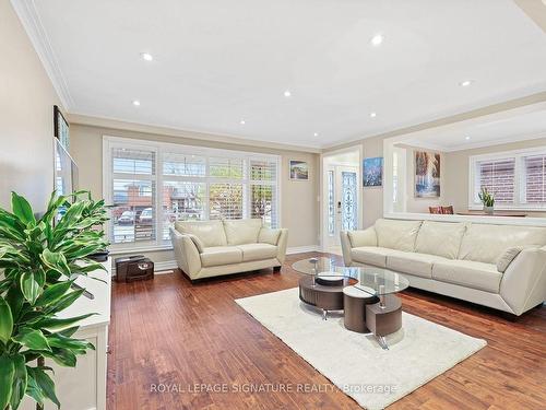 31 Liscombe Rd, Toronto, ON - Indoor Photo Showing Living Room