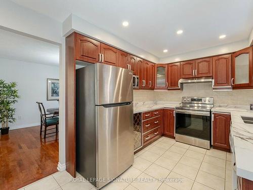 36 Smye Crt, Brampton, ON - Indoor Photo Showing Kitchen With Stainless Steel Kitchen