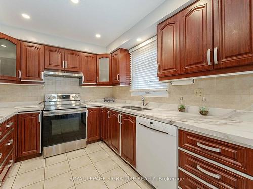 36 Smye Crt, Brampton, ON - Indoor Photo Showing Kitchen With Double Sink