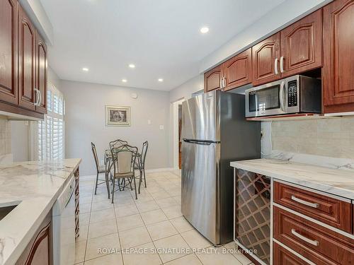 36 Smye Crt, Brampton, ON - Indoor Photo Showing Kitchen