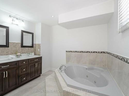 36 Smye Crt, Brampton, ON - Indoor Photo Showing Bathroom