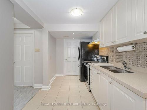 36 Smye Crt, Brampton, ON - Indoor Photo Showing Kitchen With Double Sink