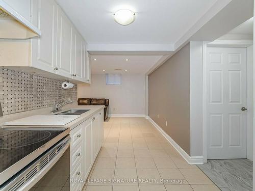 36 Smye Crt, Brampton, ON - Indoor Photo Showing Kitchen With Double Sink