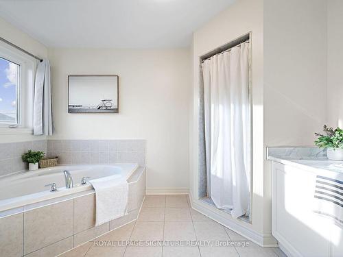 1074 Urell Way, Milton, ON - Indoor Photo Showing Bathroom