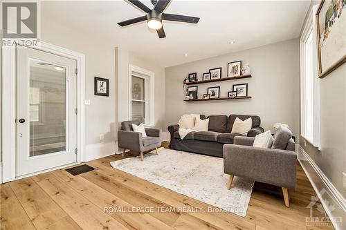 44 County Road 1 Road, Elizabethtown-Kitley, ON - Indoor Photo Showing Living Room