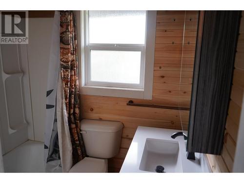 1706 Frontage Road, Clinton, BC - Indoor Photo Showing Bathroom