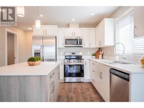 8800 Dallas Drive Unit# 174, Kamloops, BC - Indoor Photo Showing Kitchen With Double Sink With Upgraded Kitchen