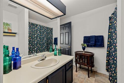 318-575 Sutherland Avenue, Kelowna, BC - Indoor Photo Showing Bathroom