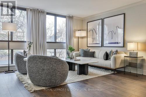 203 - 265 Poplar Plains Road, Toronto, ON - Indoor Photo Showing Living Room