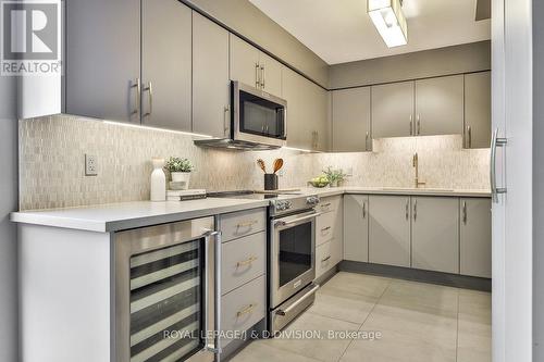 203 - 265 Poplar Plains Road, Toronto, ON - Indoor Photo Showing Kitchen With Upgraded Kitchen