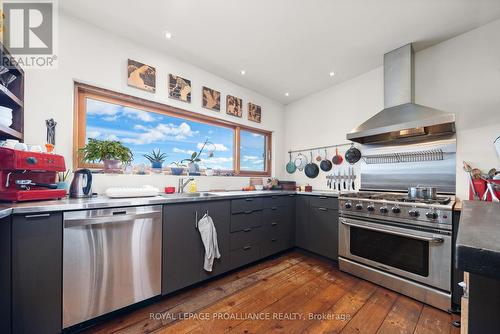 591 Christian Road, Prince Edward County (Bloomfield), ON - Indoor Photo Showing Kitchen