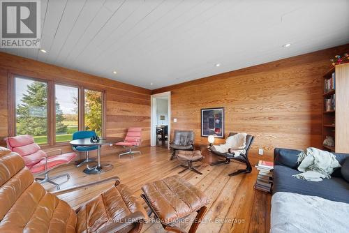 591 Christian Road, Prince Edward County (Bloomfield), ON - Indoor Photo Showing Living Room