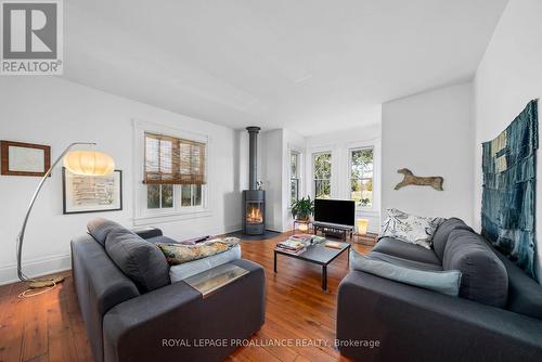 591 Christian Road, Prince Edward County (Bloomfield), ON - Indoor Photo Showing Living Room