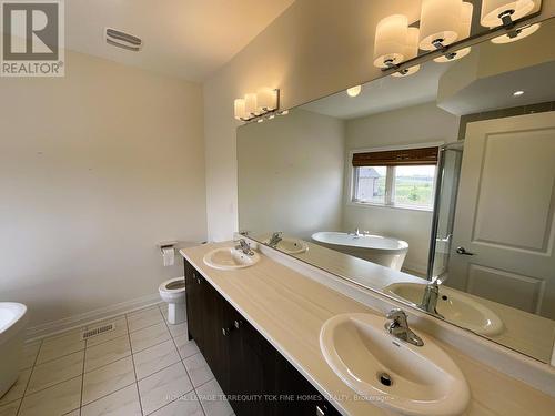 43 Auckland Drive, Whitby, ON - Indoor Photo Showing Bathroom