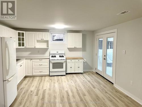 24 Sun King Crescent, Barrie, ON - Indoor Photo Showing Kitchen