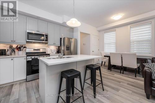 74 Discovery Trail, Midland, ON - Indoor Photo Showing Kitchen With Upgraded Kitchen