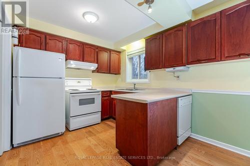 2136 Davebrook Road, Mississauga, ON - Indoor Photo Showing Kitchen