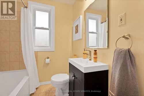 295 Plains Road W, Burlington, ON - Indoor Photo Showing Bathroom