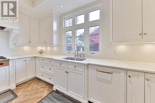 241 Roseland Crescent, Burlington, ON - Indoor Photo Showing Kitchen