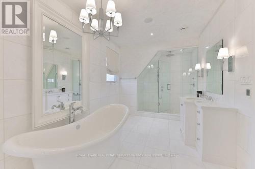 241 Roseland Crescent, Burlington, ON - Indoor Photo Showing Bathroom