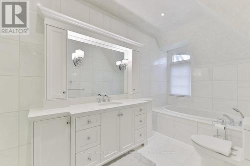 241 Roseland Crescent, Burlington, ON - Indoor Photo Showing Bathroom