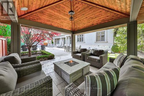 241 Roseland Crescent, Burlington, ON - Indoor Photo Showing Living Room