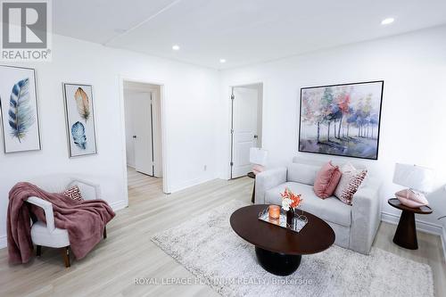 1681 Dale Street, London, ON - Indoor Photo Showing Living Room