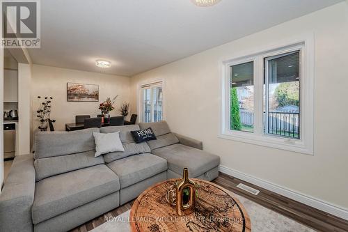 48 Alderson Drive, Cambridge, ON - Indoor Photo Showing Living Room