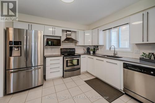 48 Alderson Drive, Cambridge, ON - Indoor Photo Showing Kitchen