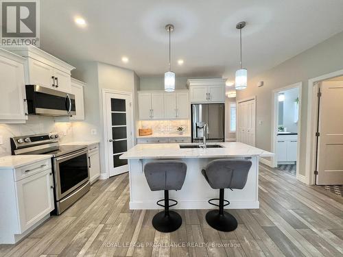 41 Virginia Crescent, Belleville, ON - Indoor Photo Showing Kitchen With Stainless Steel Kitchen With Upgraded Kitchen