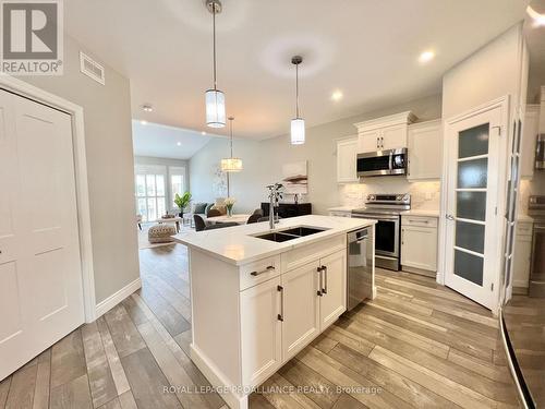 41 Virginia Crescent, Belleville, ON - Indoor Photo Showing Kitchen With Double Sink With Upgraded Kitchen